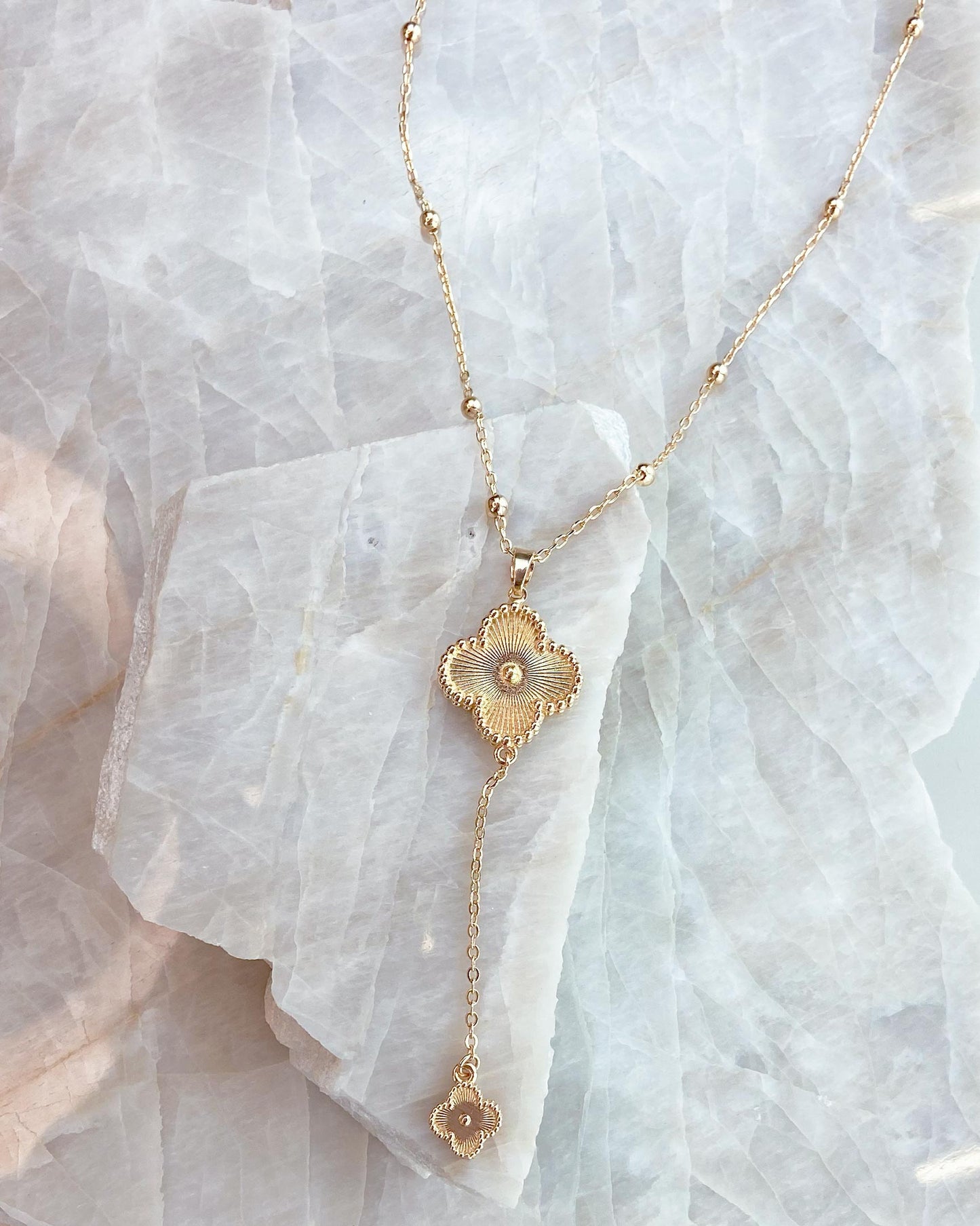 Colar Gravata Bolinhas 40cm Pingente Flor Vancleef