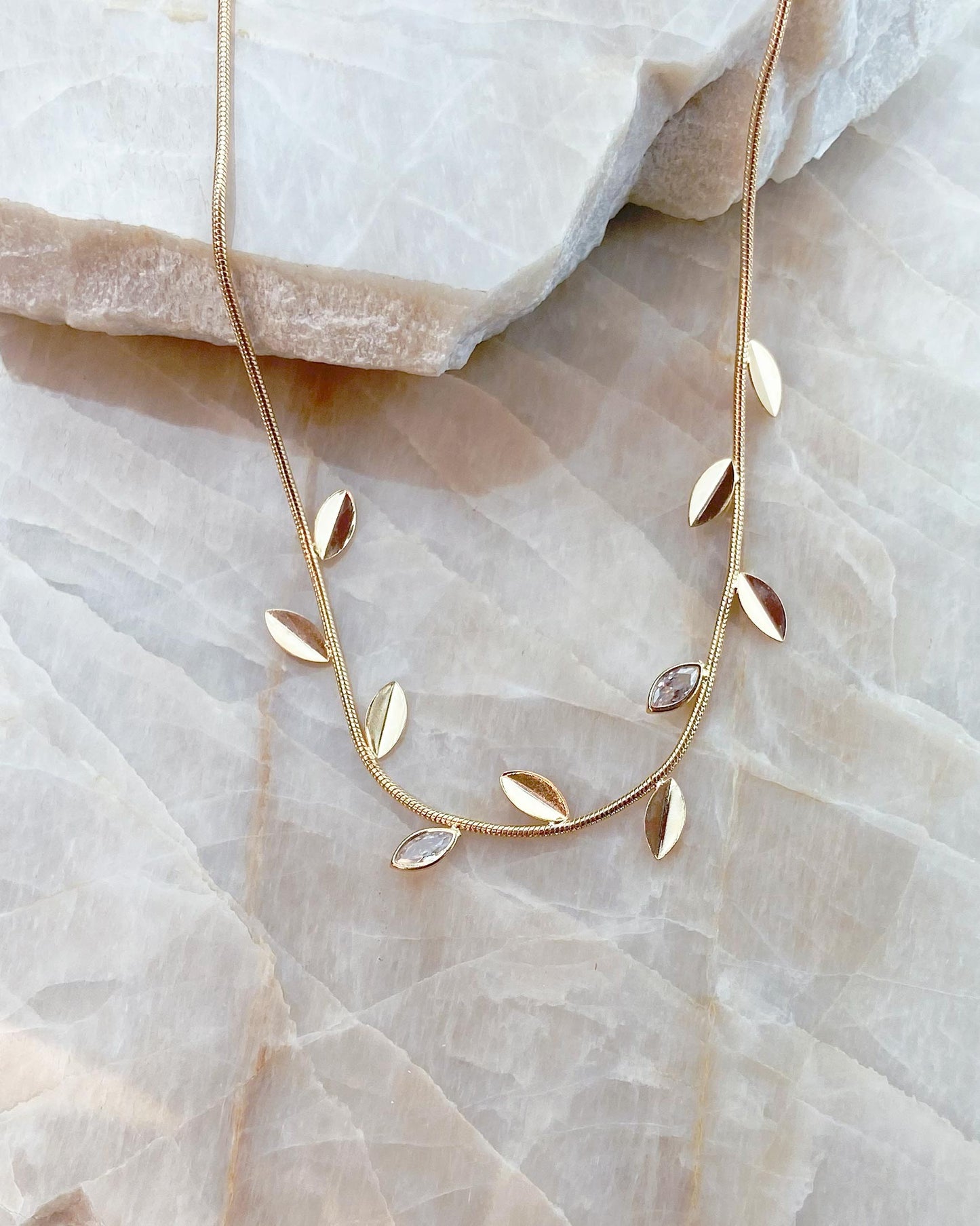 Chocker Folhinha e Zirconia 30cm + Extensor