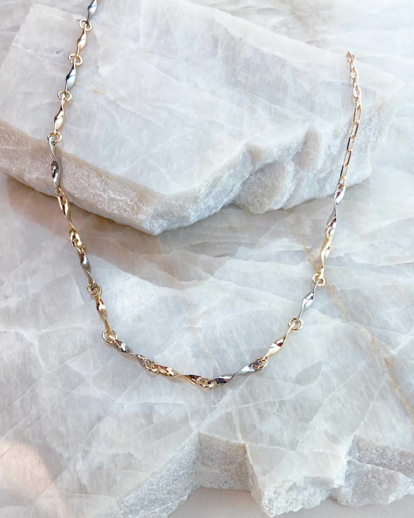 Colar Dois Banhos Entre Meio Torcidinho 40cm