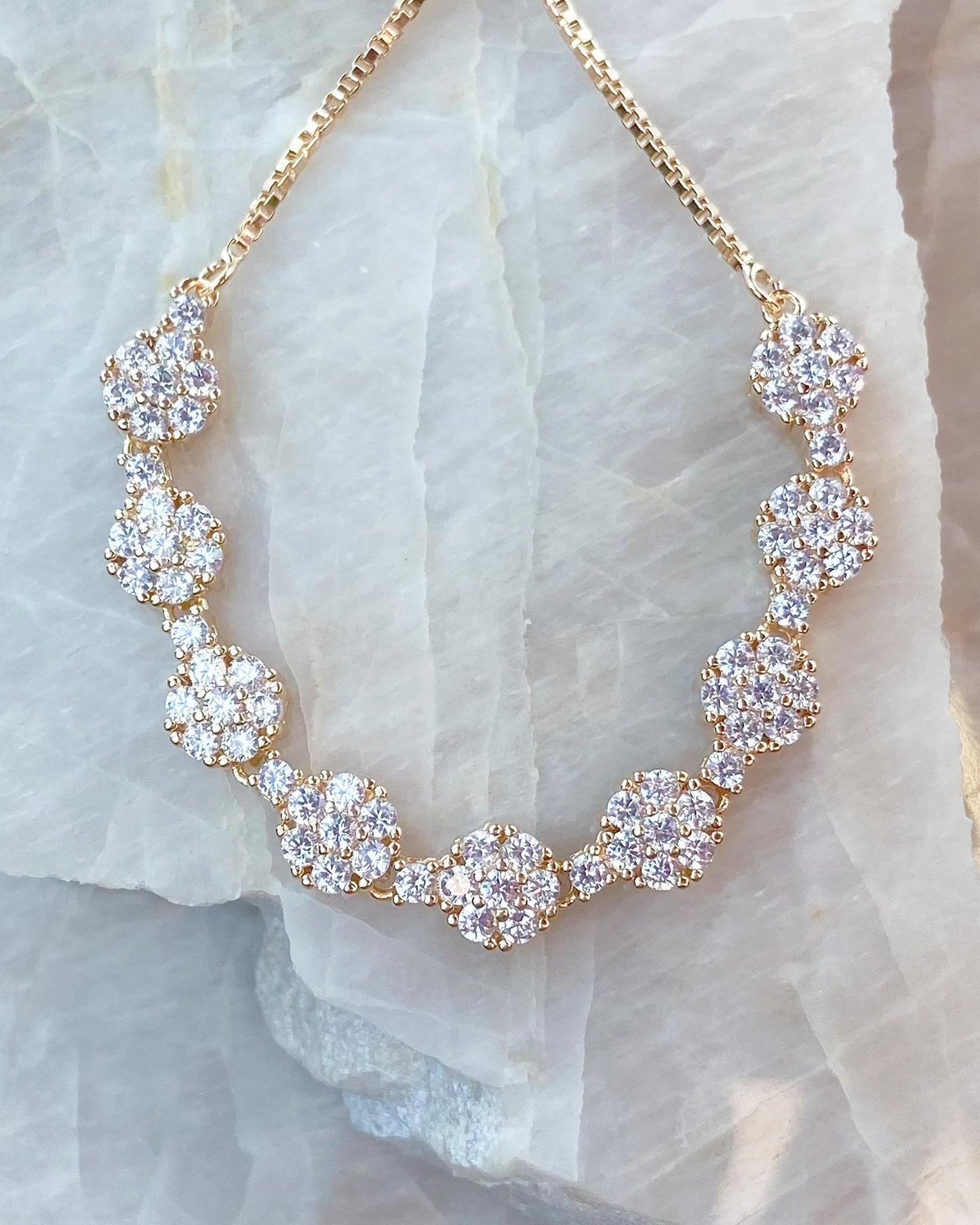 Pulseira Regulável Flores Douradas Cravejadas