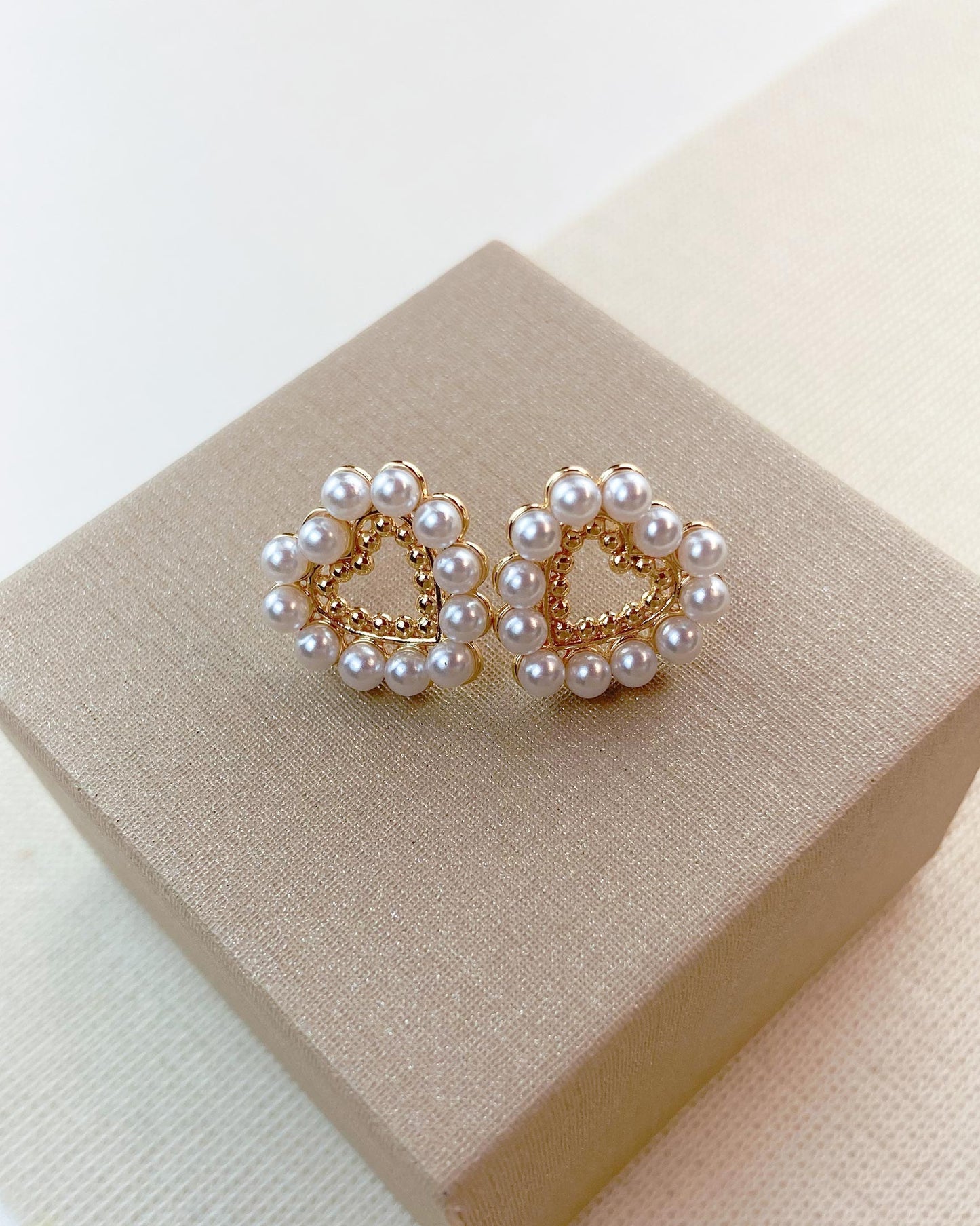 Brinco Coração de Pérolas