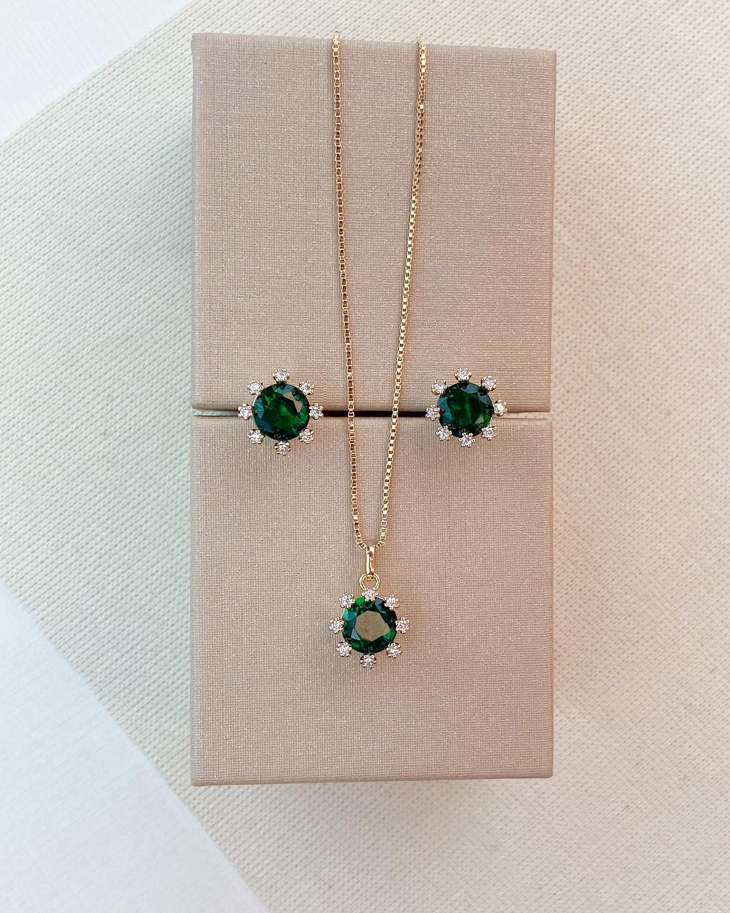 Conjunto Green com Flores Cravejadas