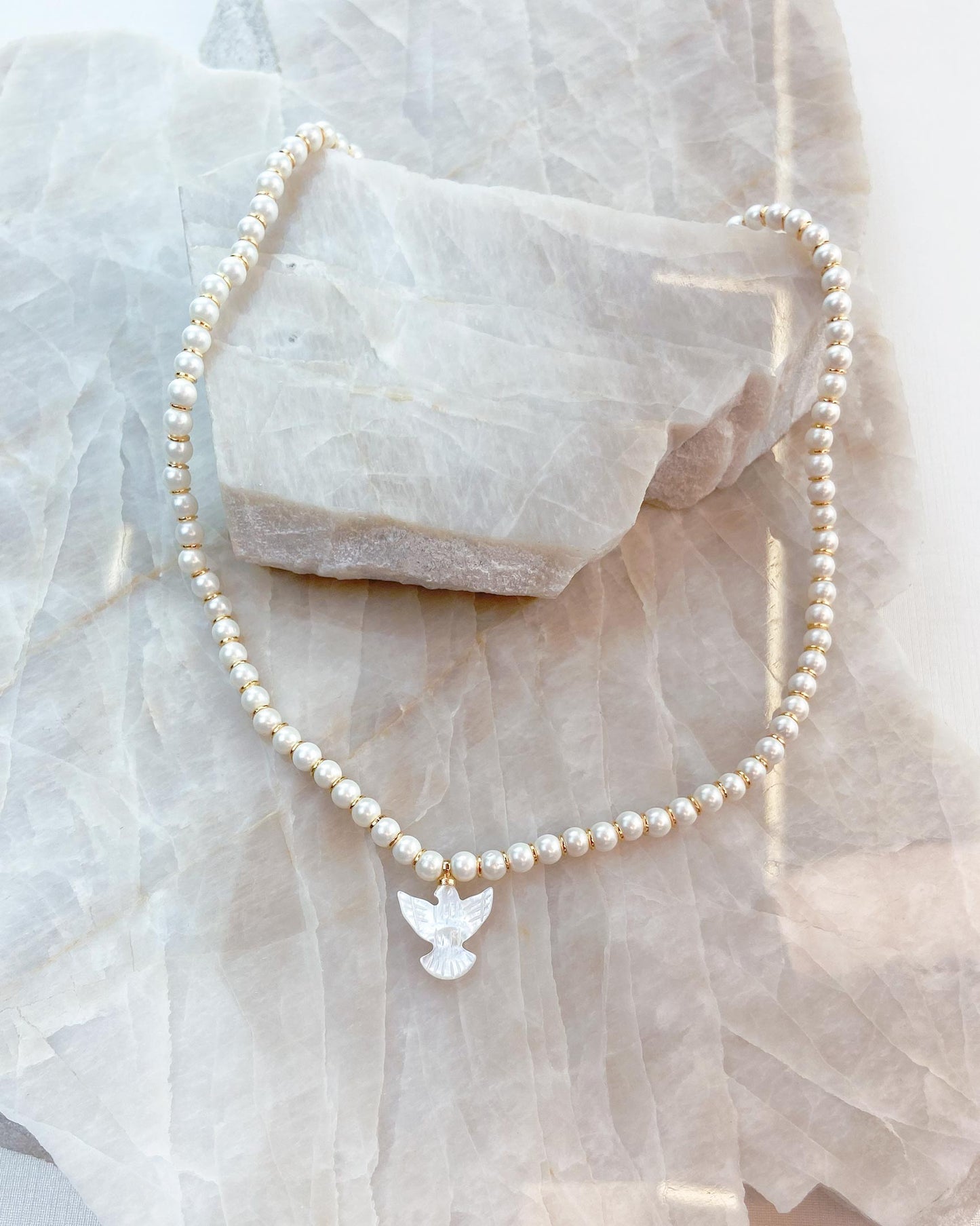 Colar Pingente Espirito Santo Pérola & Madre Pérola