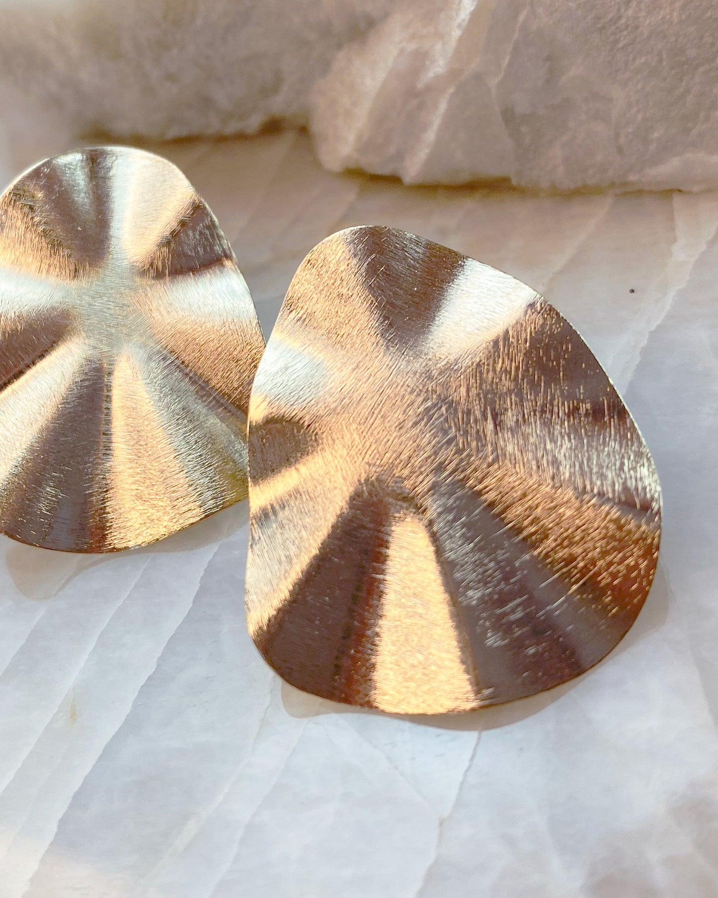 Brinco Chapa Oval Amassada