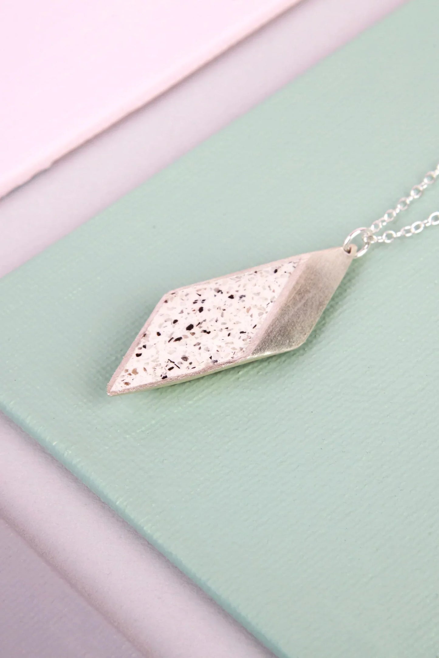 Colar Losango 3D em Prata Esterlina e Jasmonite