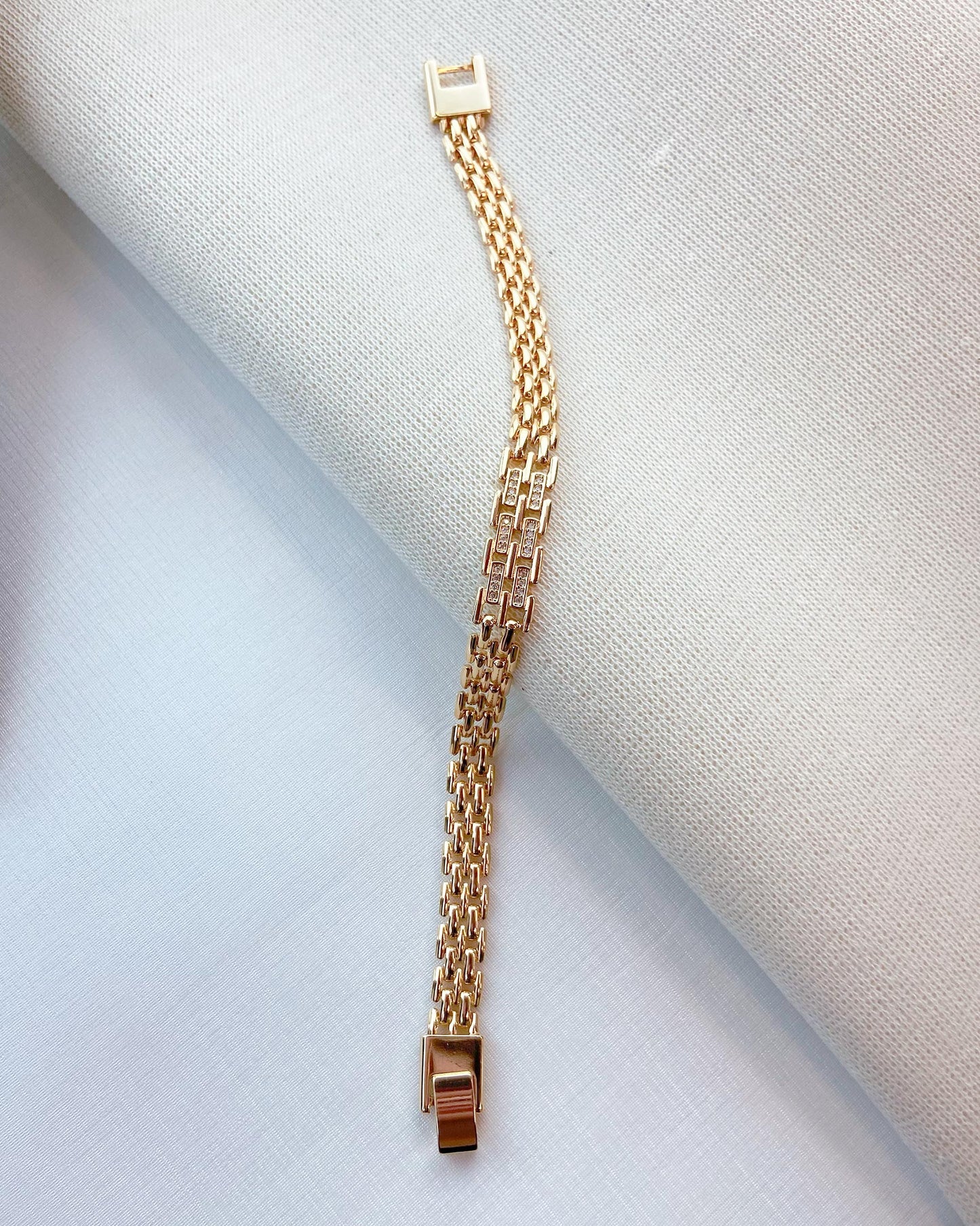 Pulseira Relógio com Cravejado no Meio